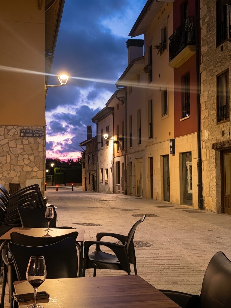 Terraza de Mendia en Alegría-Dulantzi al anochecer