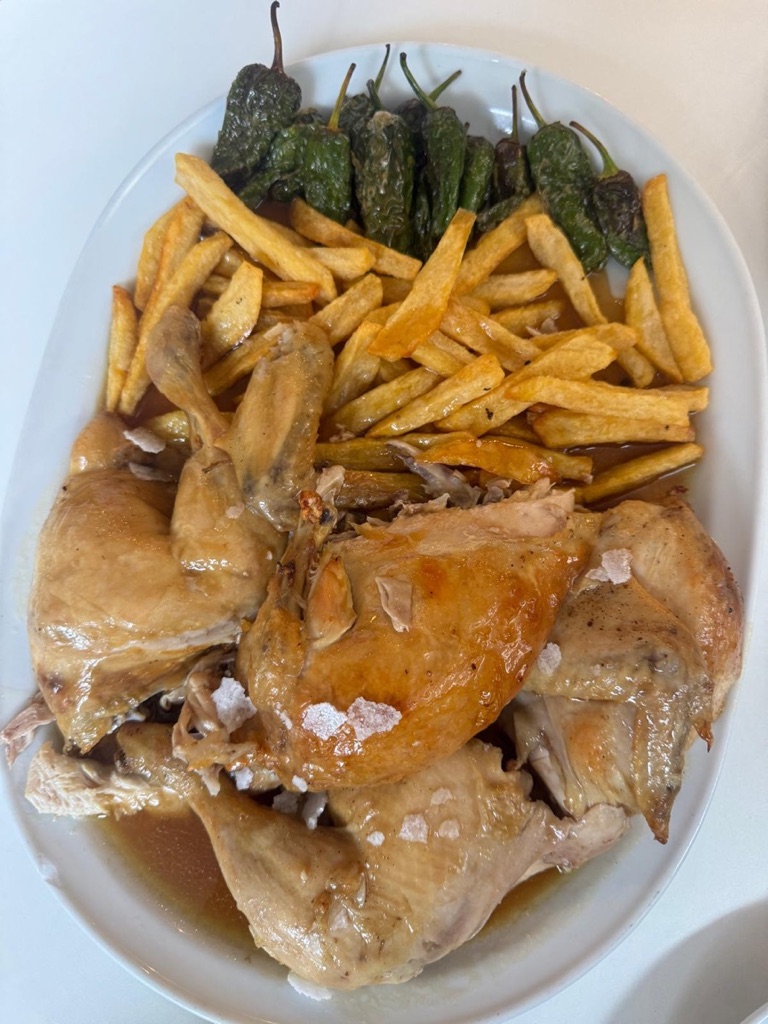 Pollo a baja temperatura con patatas y pimientos